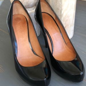 Nicole Brundage shoes